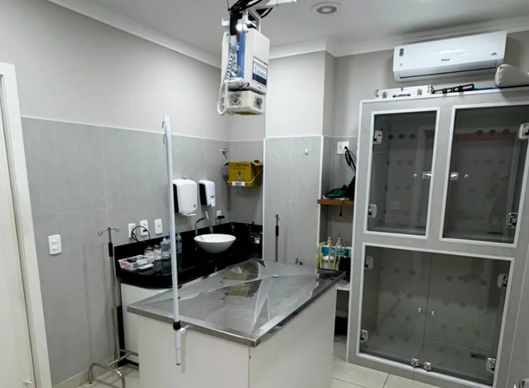 Adequação de escada marinheiro com linha de vida